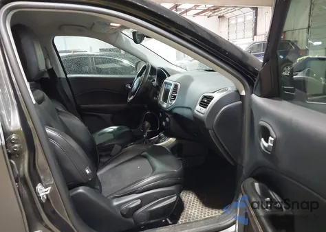 2018 Jeep Compass Latitude 4X4 из США, поврежденный, VIN 3C4NJDBB9JT116391